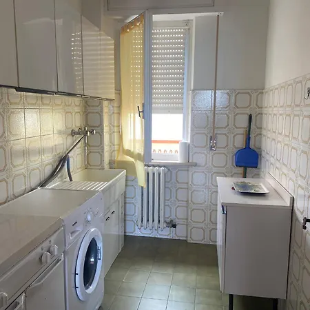 Apartment Fronte Mare Quadrilocale 6 Posti Int 8 Posto Auto Marcelli