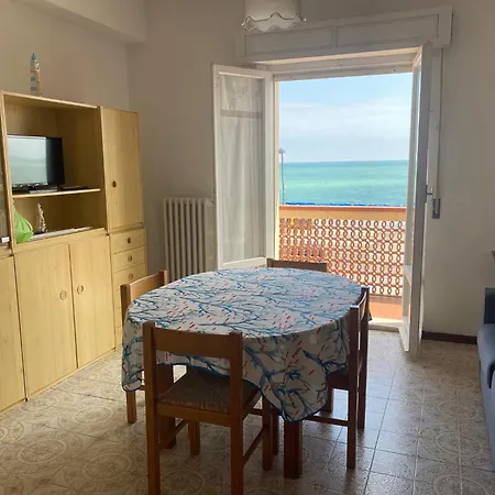 Fronte Mare Quadrilocale 6 Posti Int 8 Posto Auto *