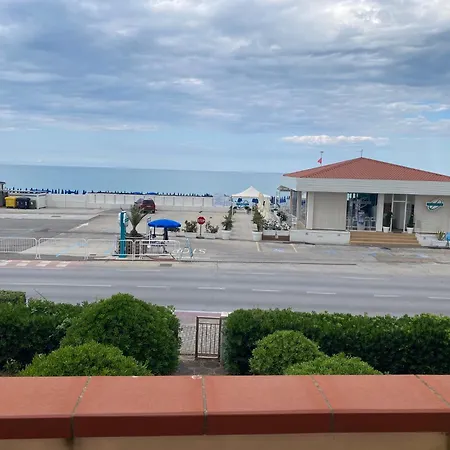 Fronte Mare Quadrilocale 6 Posti Int 8 Posto Auto * Marcelli